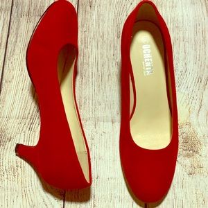 Velvet round toed kitten heels